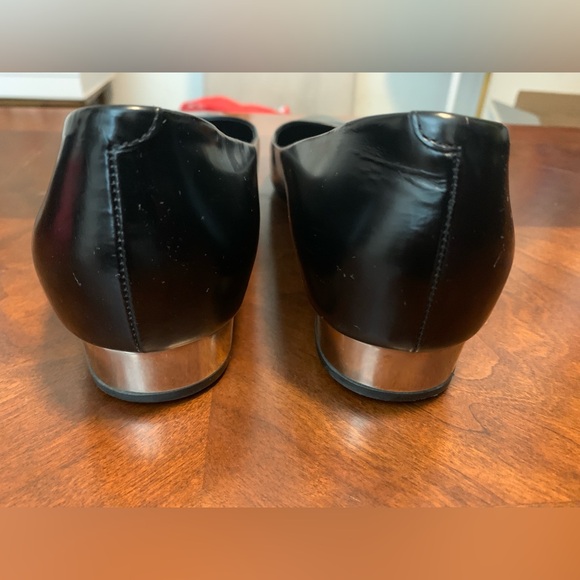 Max Mara black leather with small gold heel in EUC 🥰 - Picture 5 of 8